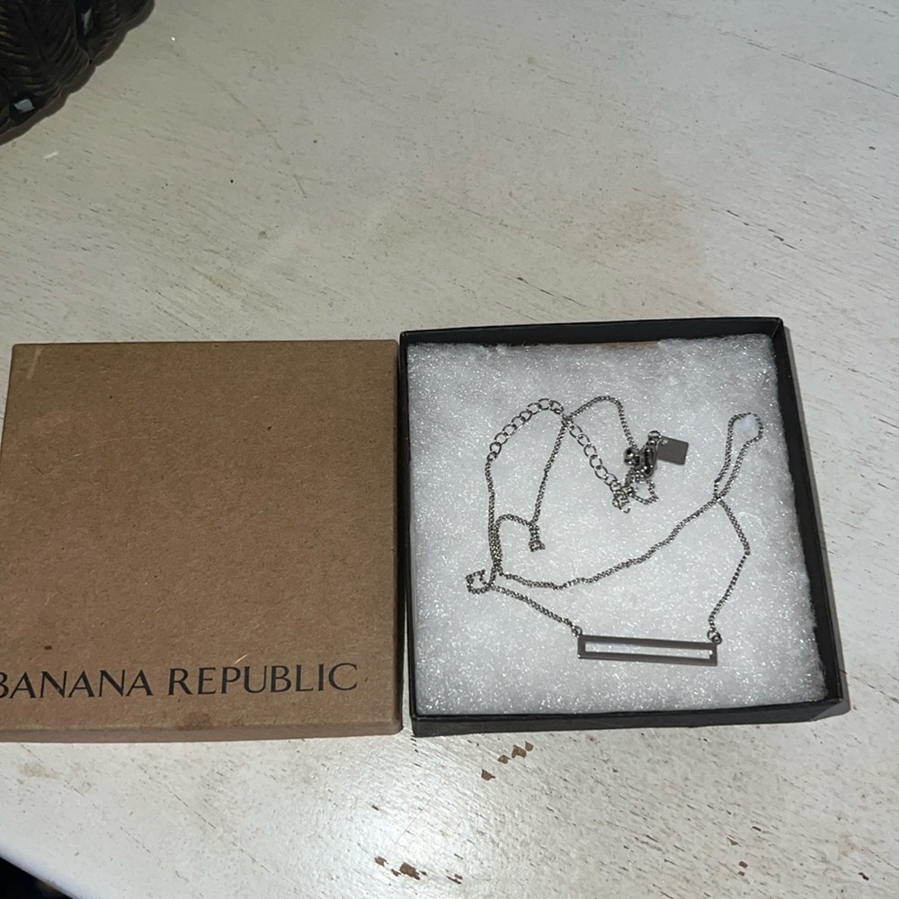 NIB Banana Republic silver tone necklace choker 15”